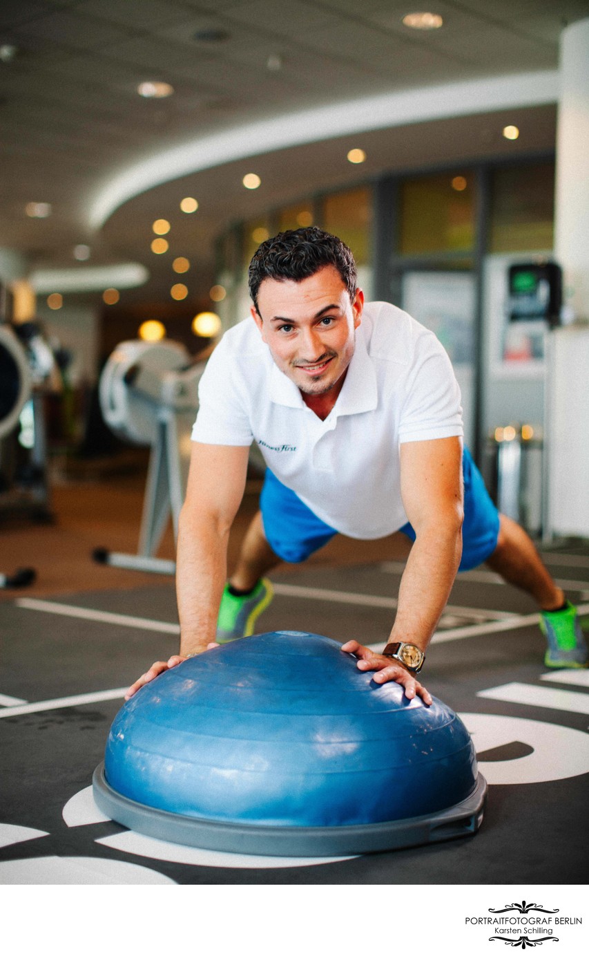 Personal Trainer Fotoshooting Key Art Mitarbeiterfoto