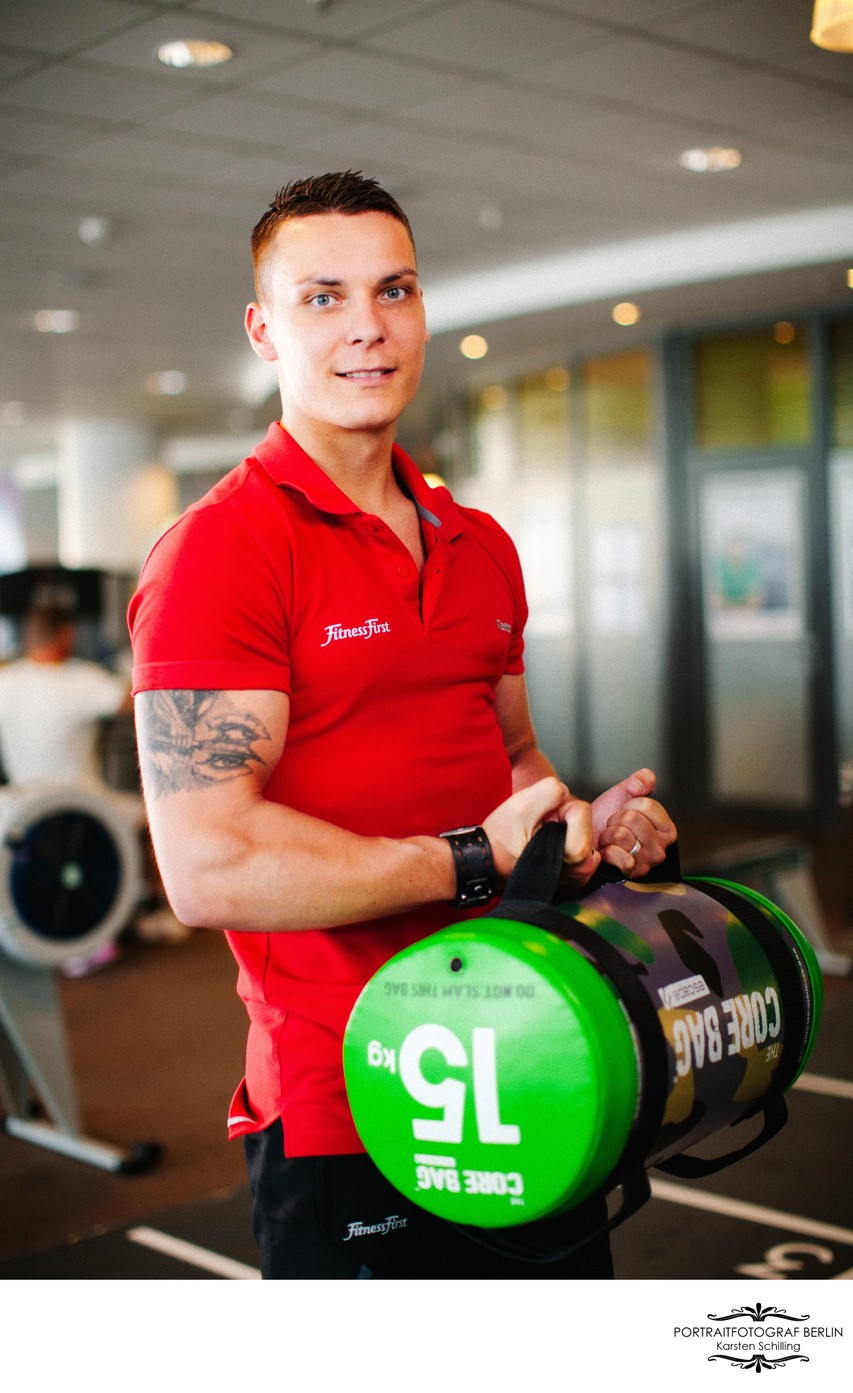 Personal Trainer Fotoshooting Key Art Mitarbeiterfoto