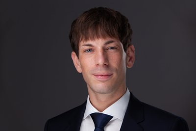 Headshot mit dunklem Hintergrund Businessportrait