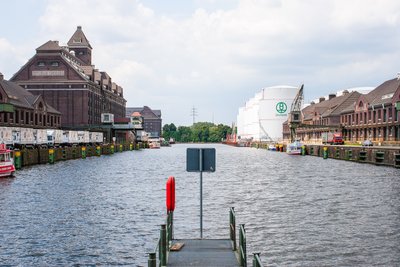 Behala Westhafen Becken 2 mit dem Getreidespeicher