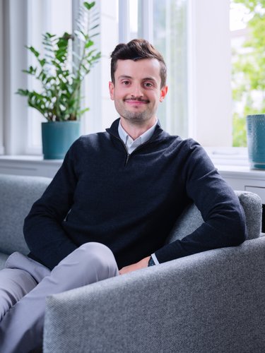 Professionelle Mitarbeiterportraits vor Ort Asset Manager
