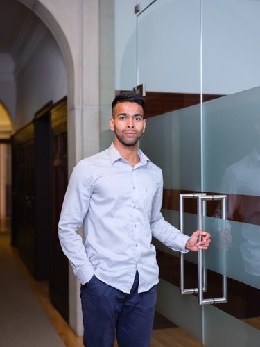 Professionelle Mitarbeiterportraits vor Ort Financial Controller