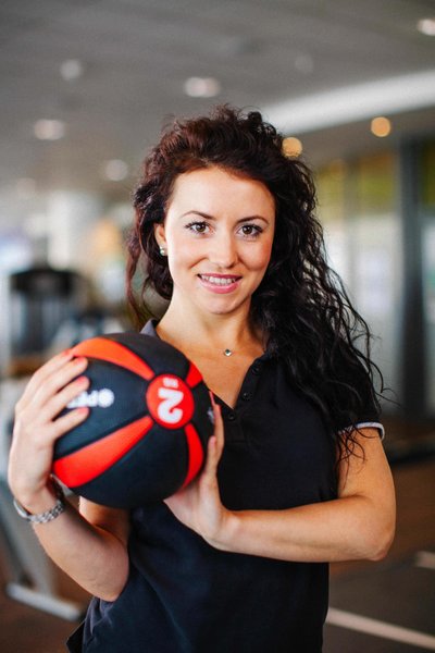 Fitnesstrainerin Fotoshooting Key Art Mitarbeiterin