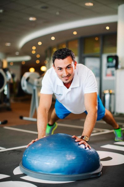 Personal Trainer Fotoshooting Key Art Mitarbeiterfoto