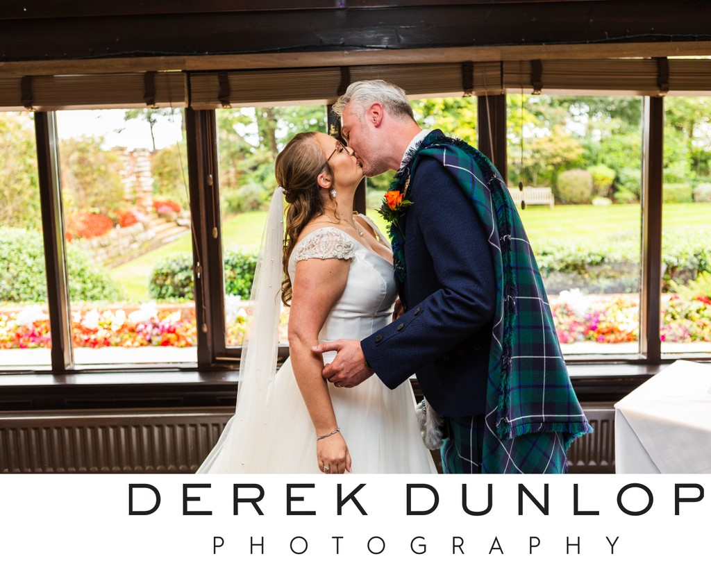 first kiss - piersland wedding in ayrshire