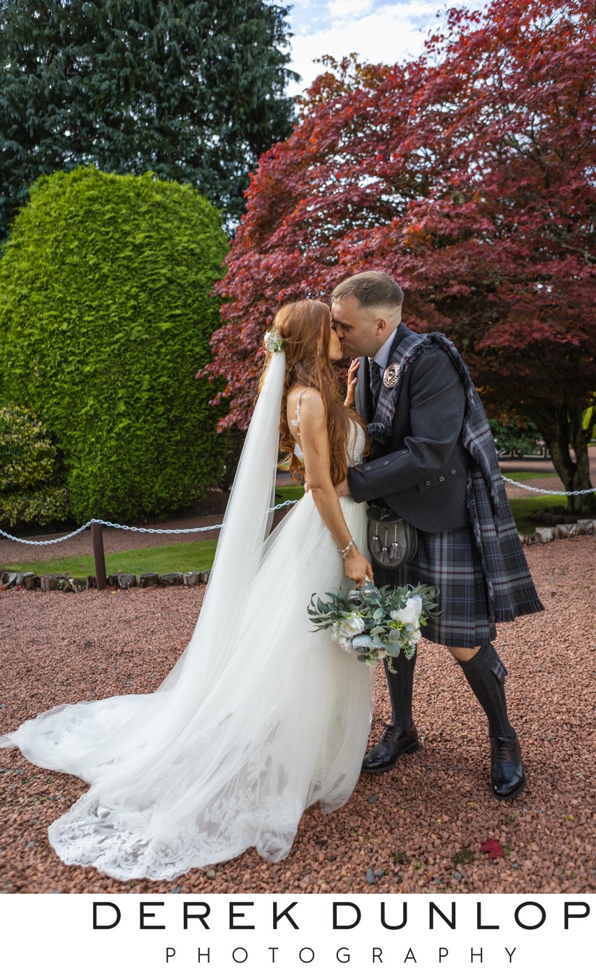 Brig o Doon Wedding Photographer Autumn Garden Kiss