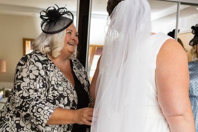 Derek Dunlop Photography | Candid moment with mother of the bride