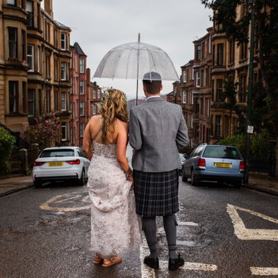 Rainy Glasgow wedding portrait Partick — Cottiers