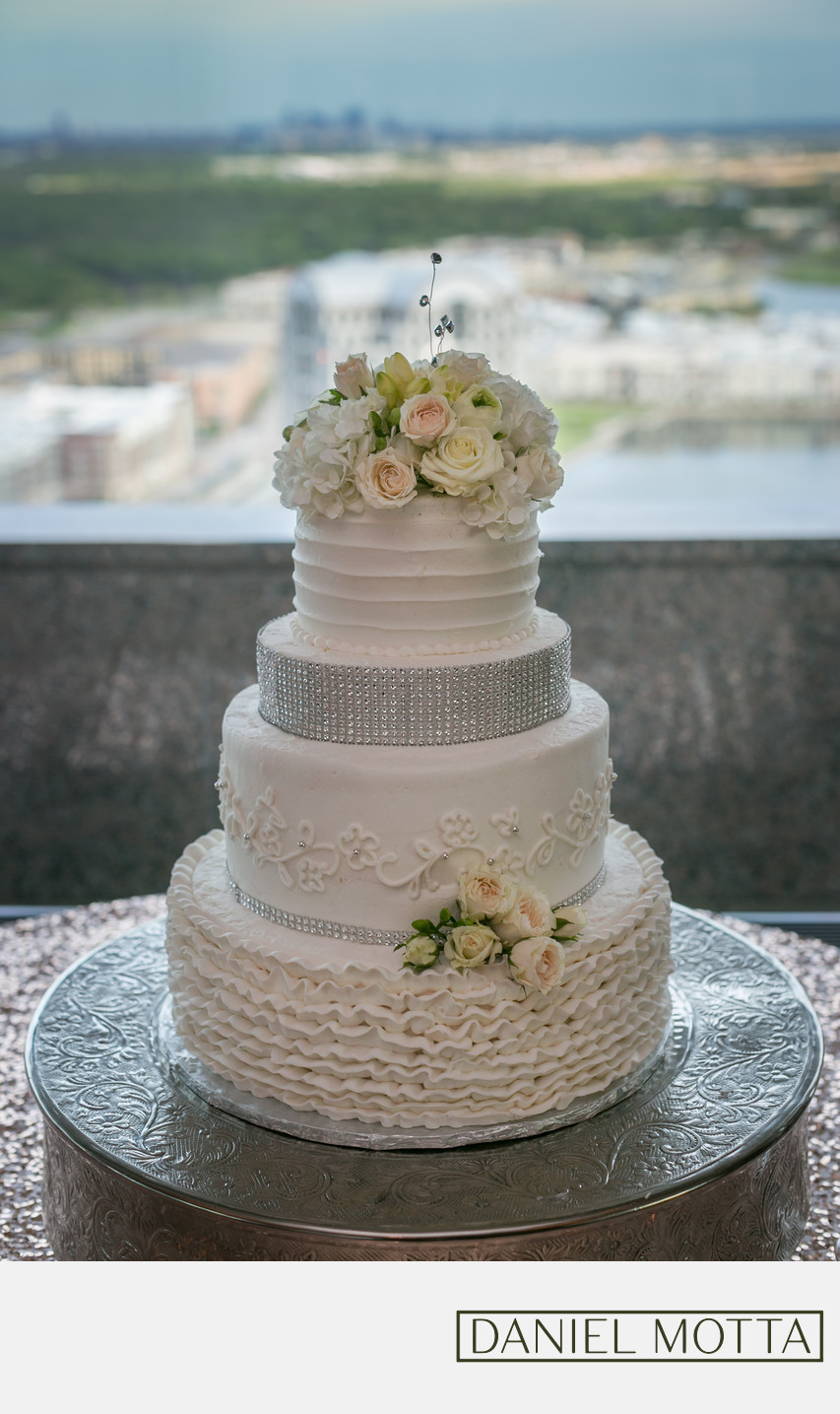Wedding Photograph of Wedding Cake at la Cima Club