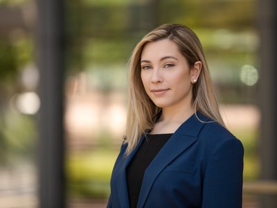 Natural Outdoor Business Headshot in Dallas TX