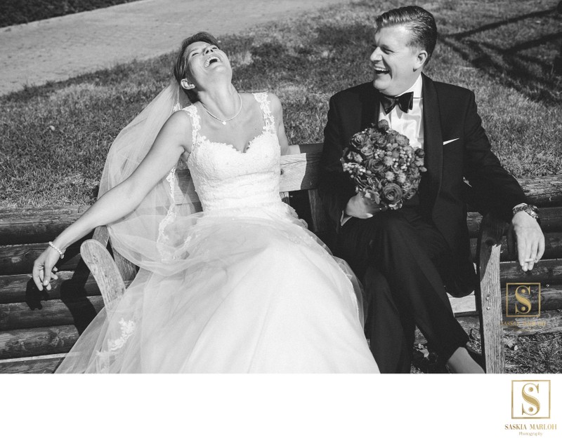 Hofgut Mappen Glückliches Paar Hochzeitsfotograf