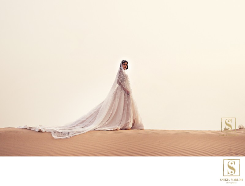 Arabische Braut in der Wüste, Hochzeitskleid von Esposa