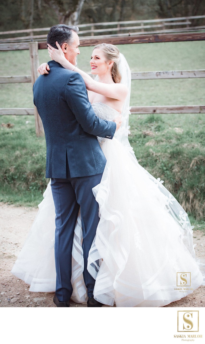 Hofgut Mappen Elegante Hochzeitsfotografie Brautpaar 