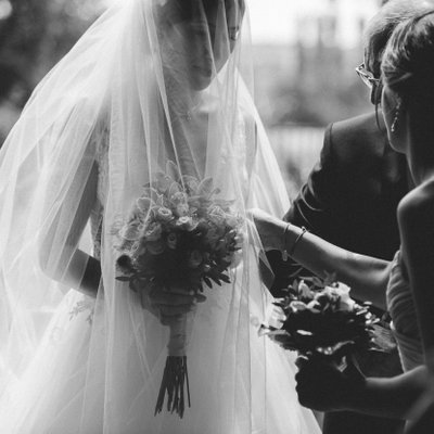 Wartende Braut vor der Johanneskirche | Italienische
