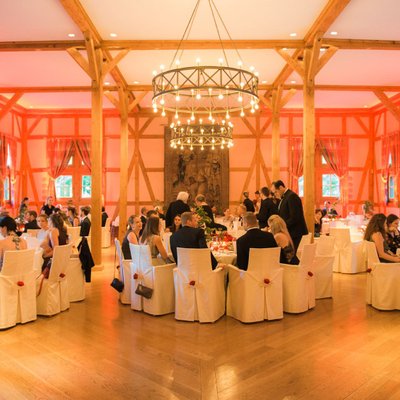 Hochzeitsfotografin Hofgut Mappen in der grossen Halle
