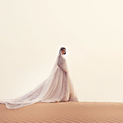 Arabische Braut in der Wüste, Hochzeitskleid von Esposa