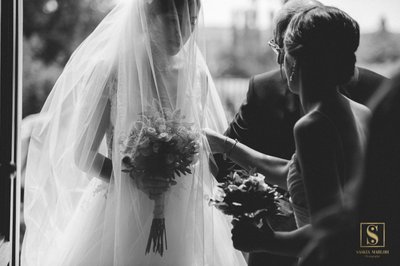 Wartende Braut vor der Johanneskirche | Italienische
