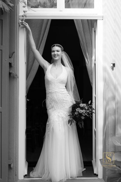 Bingen Hochzeitsfotograf Braut in Schwarzweiß
