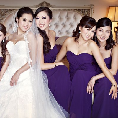 Bride with bridesmaids portrait in the morning on bed