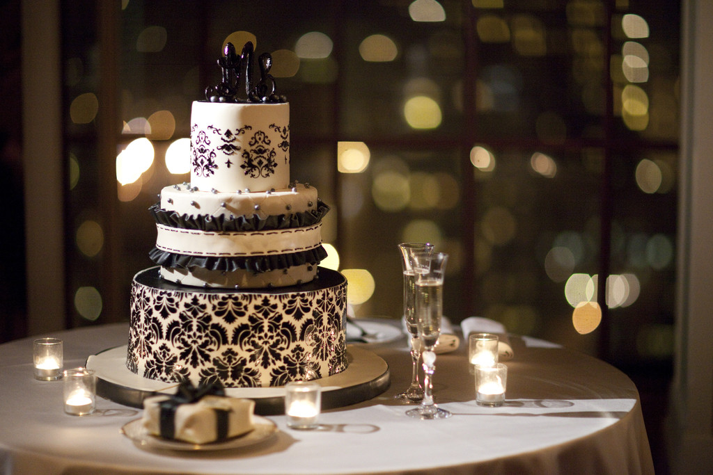 Black and White Art Deco Wedding Cake
