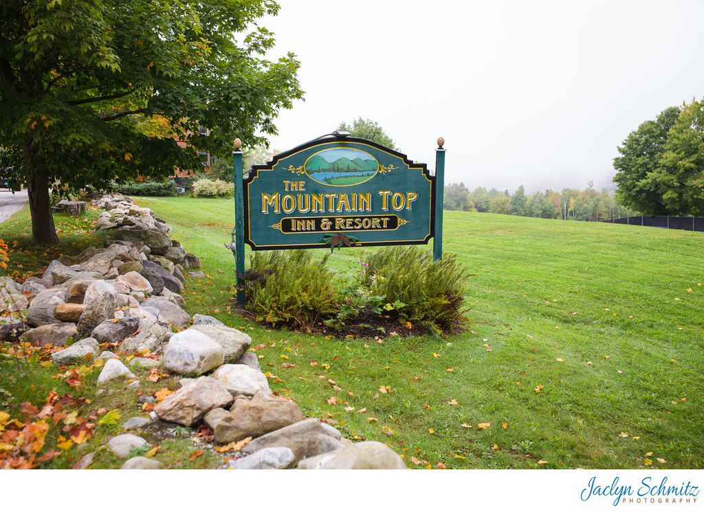 Front entrance sign Mountain Top Inn