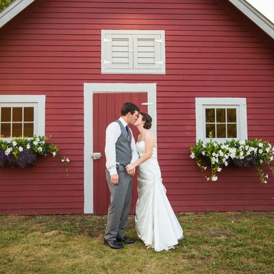 Cute little red barn wedding VT