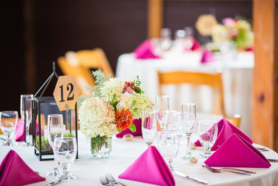 Fuchsia and white wedding decor 