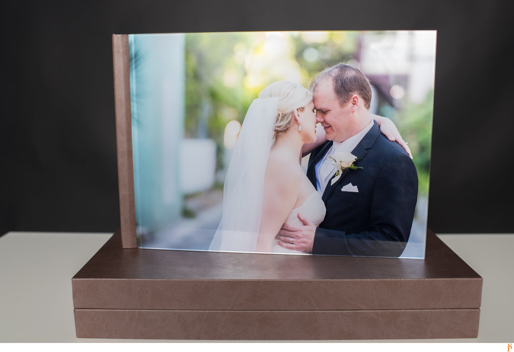 WEDDING ALBUM WITH A PICTURE ON THE COVER AND A BOX
