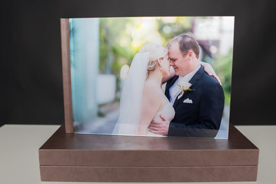 WEDDING ALBUM WITH A PICTURE ON THE COVER AND A BOX