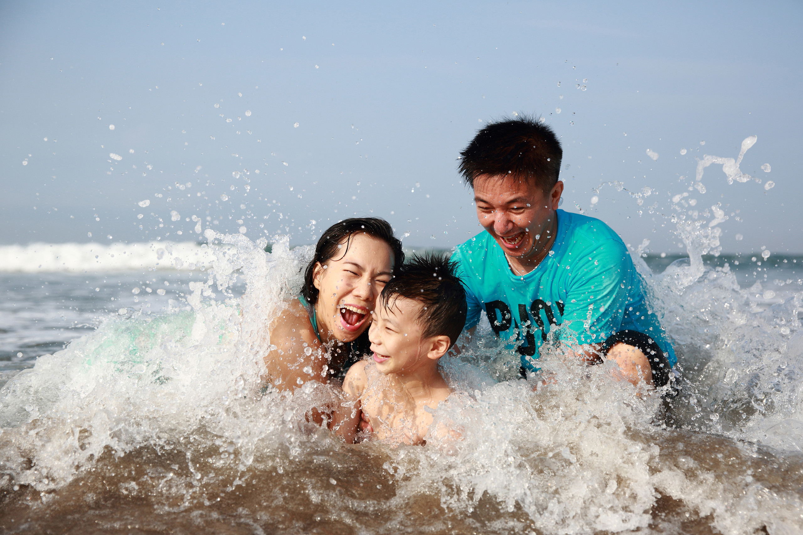 Fotografer Keluarga di Pantai Seminyak - Bali Family Photographer