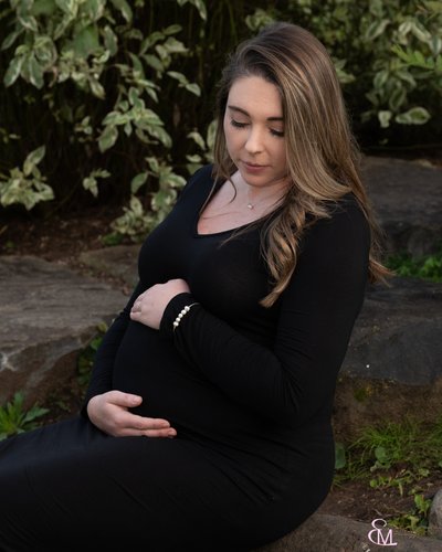 Maternity portrait, Rose Garden, Erin Malcolm Photography