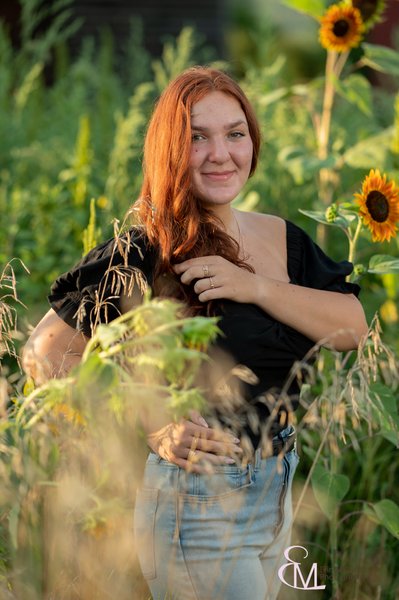 Senior session, sunflowers, Mabee Farm, Erin Malcolm photo