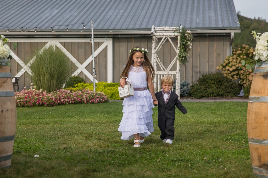 The Barn at Lord Howe Valley wedding day photos