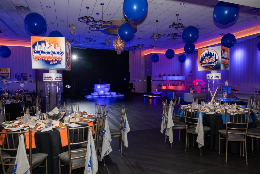 Temple Avodah baseball themed room decor