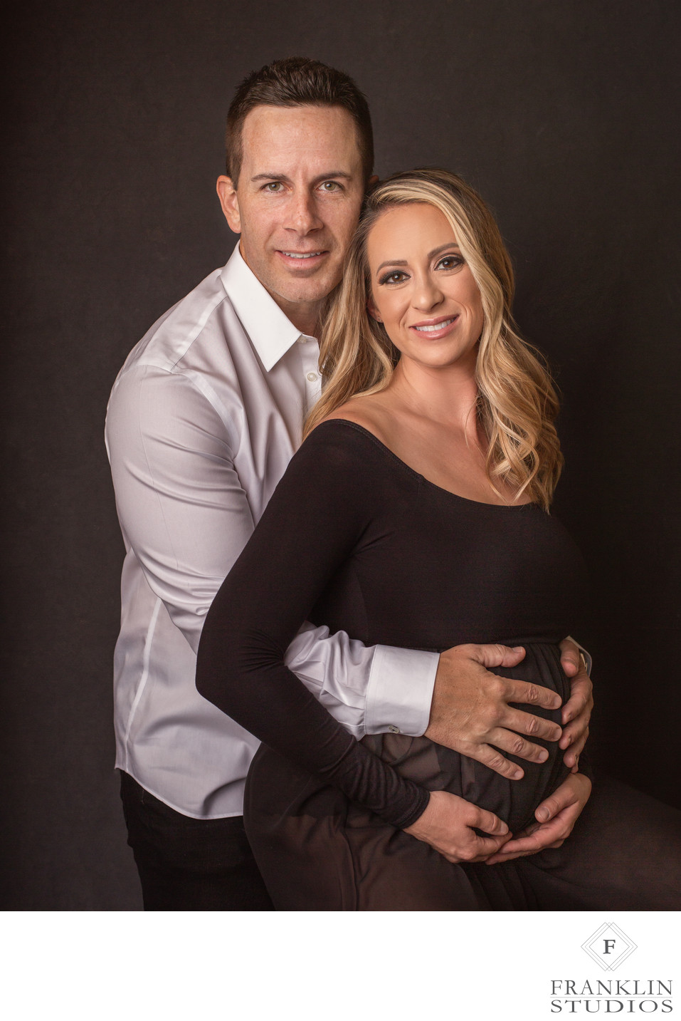 Maternity Photos of Husband and Wife