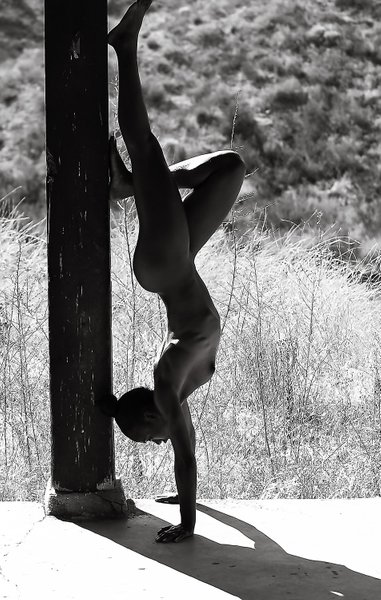 Hand Standing Willow Road Nude Photographer