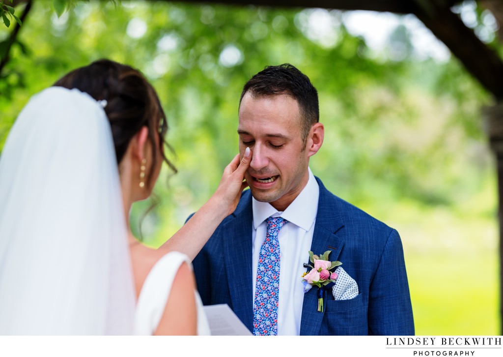 Cleveland wedding photographer - Lindsey Beckwith