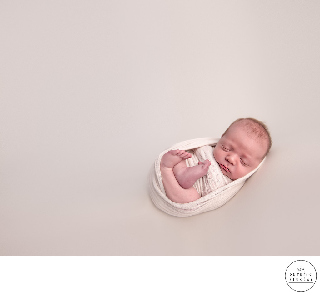 newborn photo in st. louis at home studio