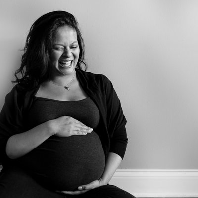 Lifestyle Maternity Photographer in St. Louis