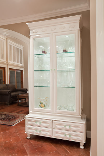 TRADITIONAL EPPING FOREST KITCHEN - CUSTOM CHINA CABINET - HOLLY WIEGMANN - DESIGN 51 STUDIO