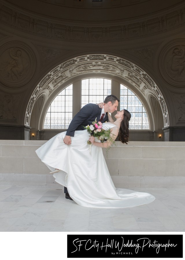 Natural framing for this wedding photography picture in San Francisco