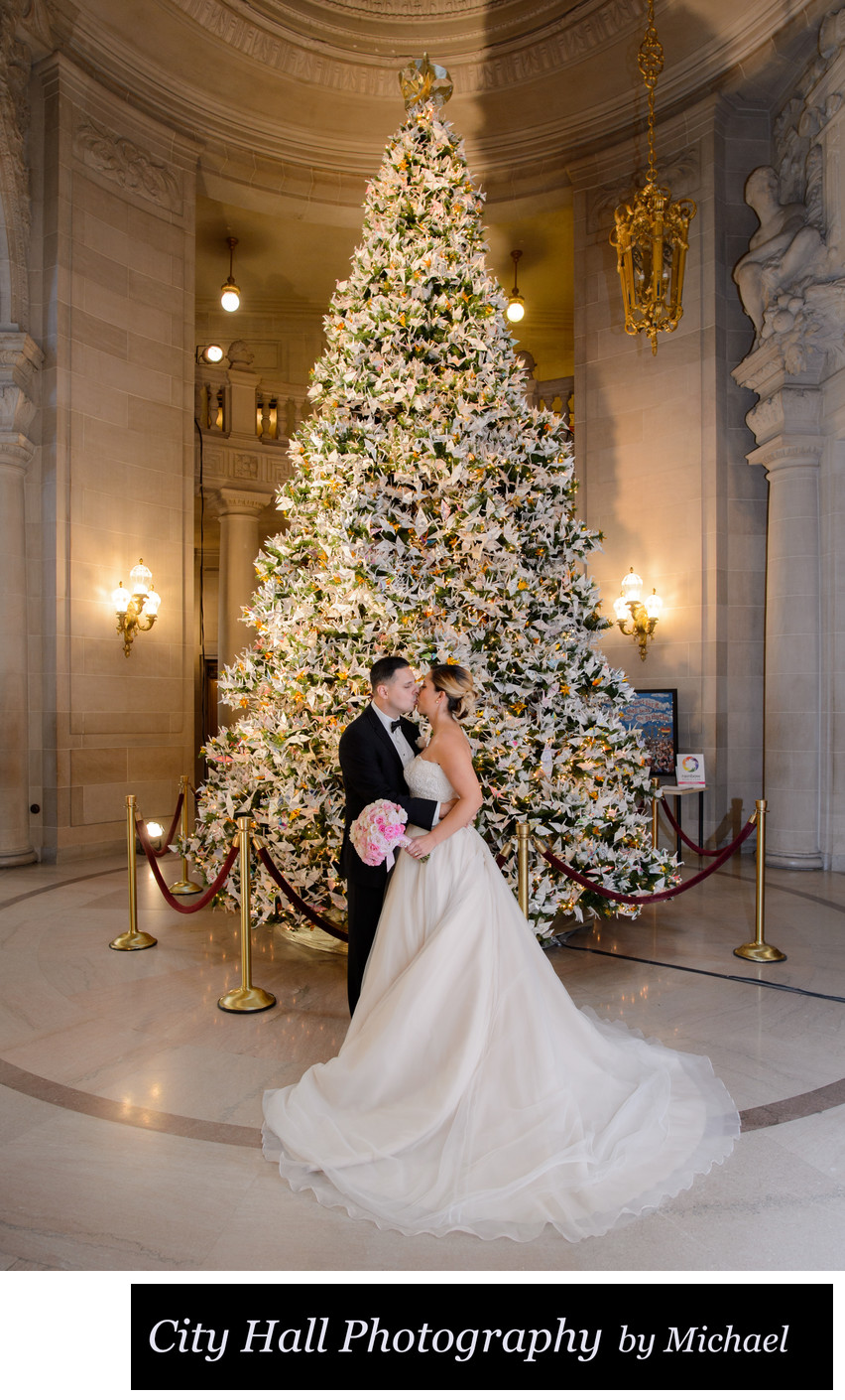 Christmas tree kiss at San Francisco City Hall