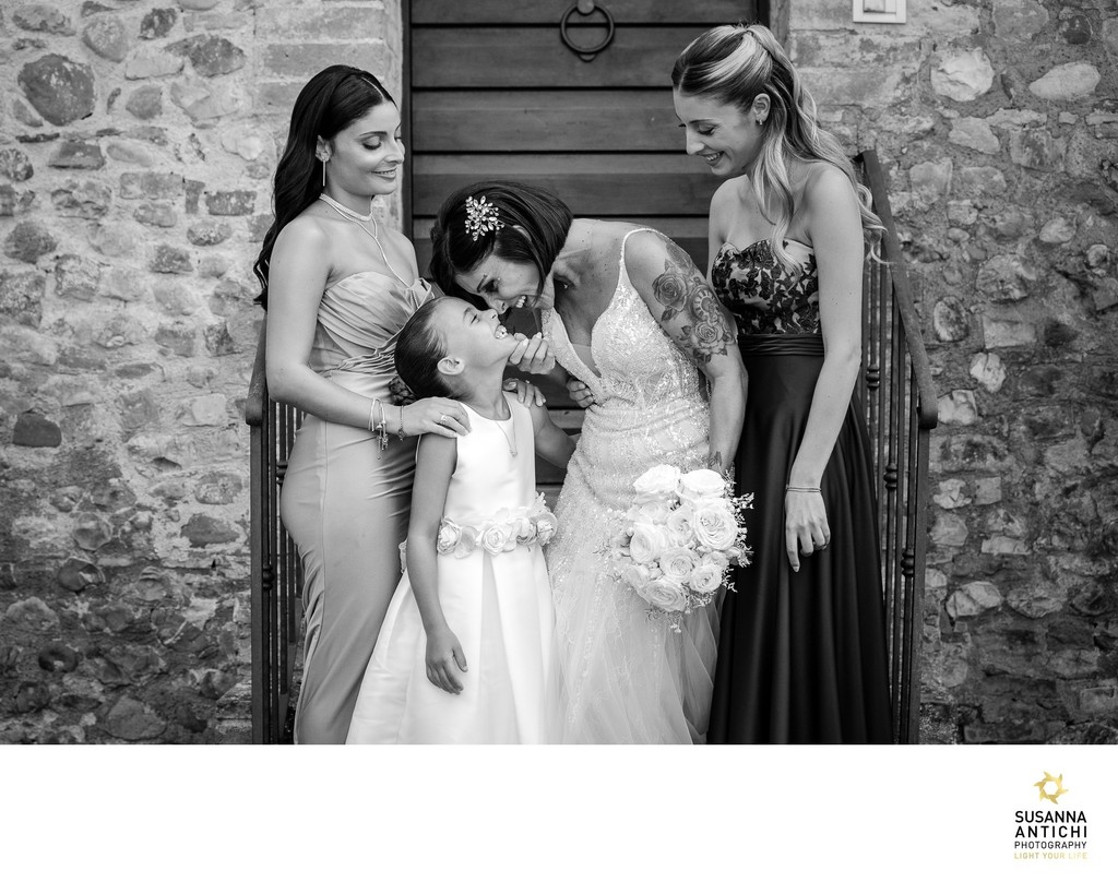 bride real moment and emotion in Tuscany hills 