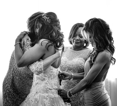 bride getting ready emotional moment with her family
