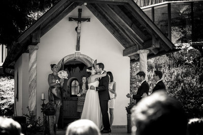 wedding ceremony kiss 