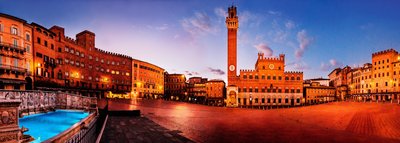 Siena all'alba: la magia di Piazza del Campo