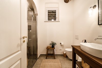 Villa Azzurra San Baronto – Bagno e dettagli architettonici | Susanna Antichi