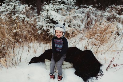 snowy family photo ideas in Hubertus, WI 