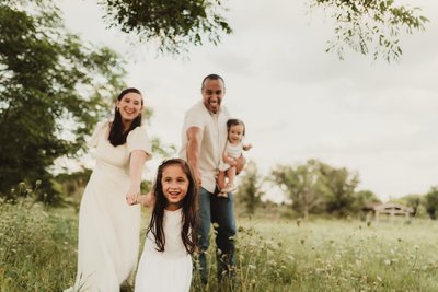 Lifestyle family photo session in Hartford, WI 