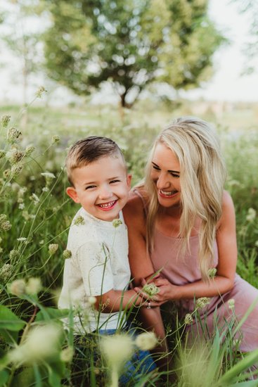 Mommy and me photo sessions during summer, Hartford WI 